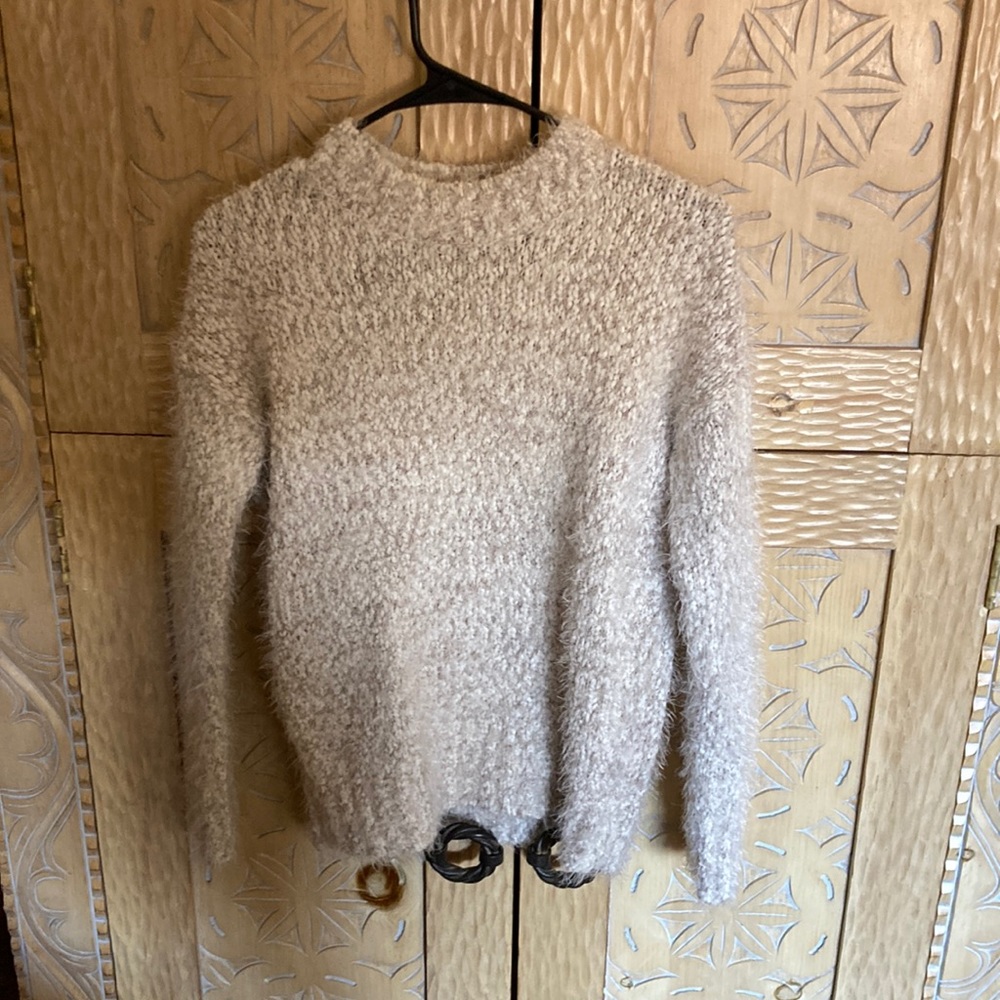 Spanish crème sweater